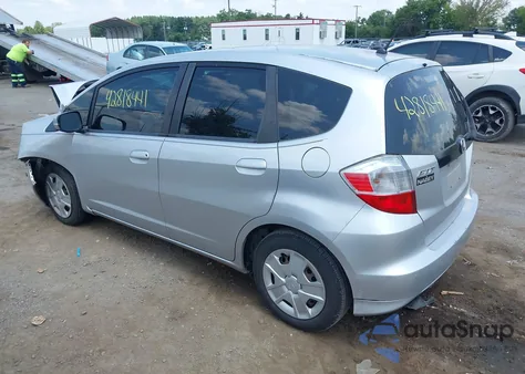 2013 Honda Fit z USA, uszkodzony, nr VIN JHMGE8H39DC071584